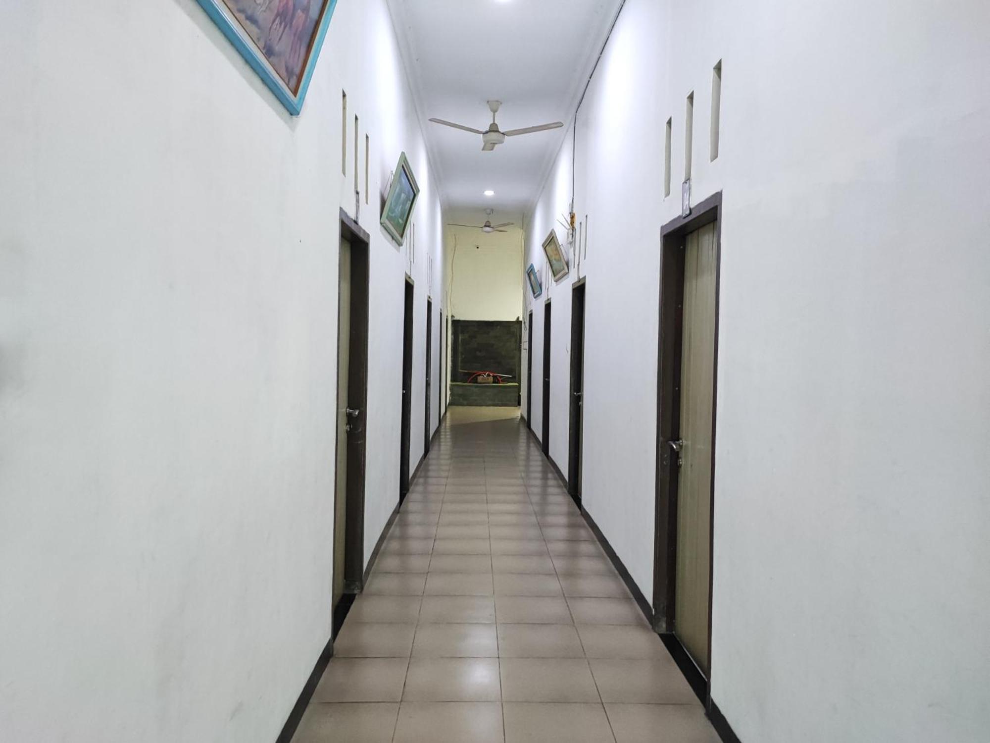 Reddoorz Syariah Near Universitas Batanghari Jambi Exterior photo