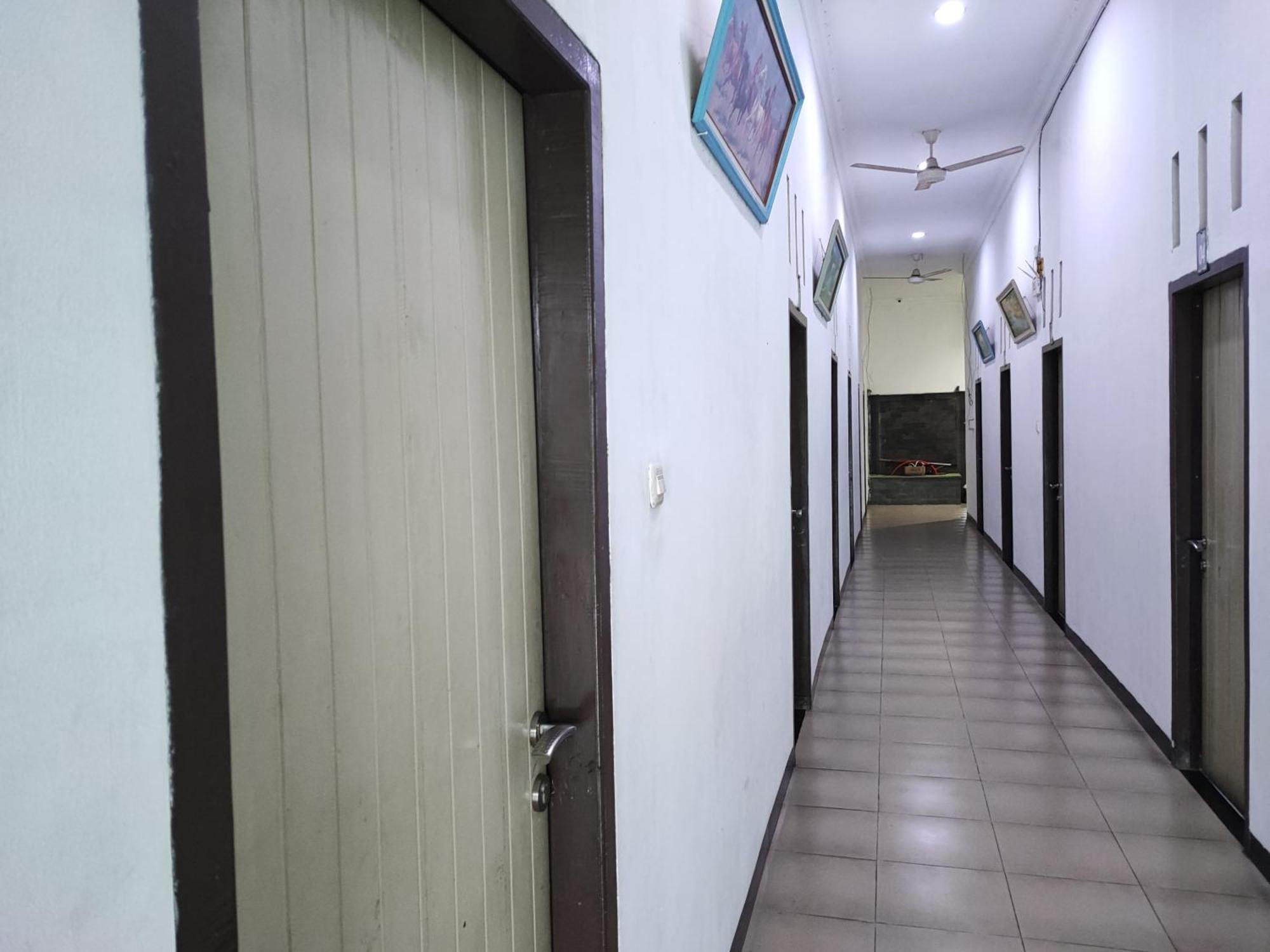 Reddoorz Syariah Near Universitas Batanghari Jambi Exterior photo