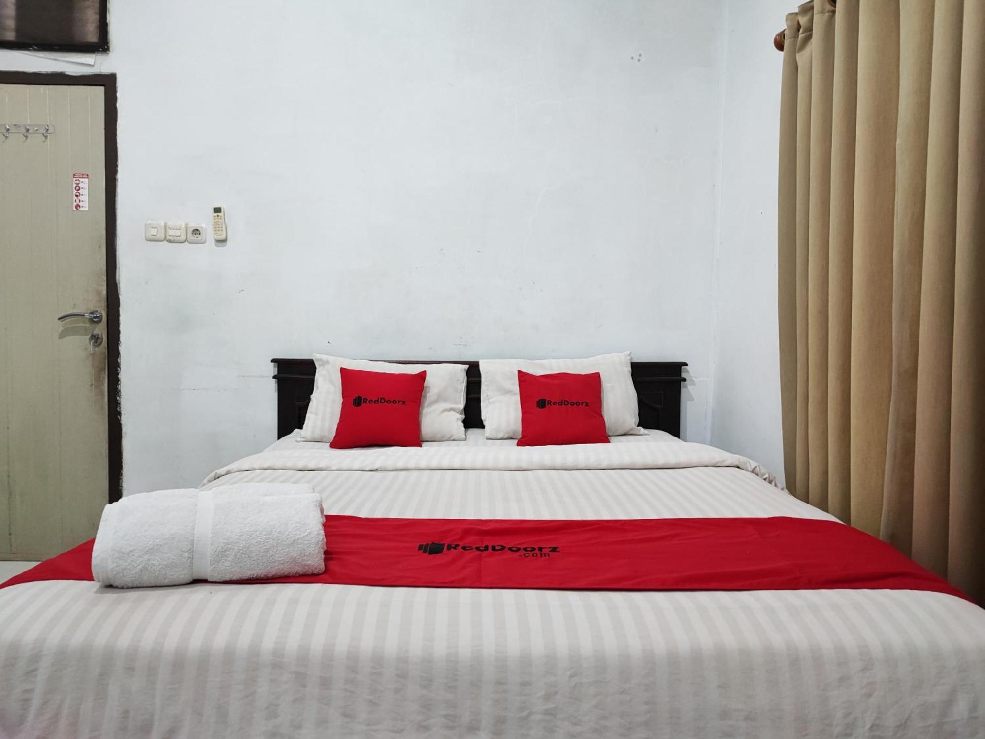 Reddoorz Syariah Near Universitas Batanghari Jambi Exterior photo