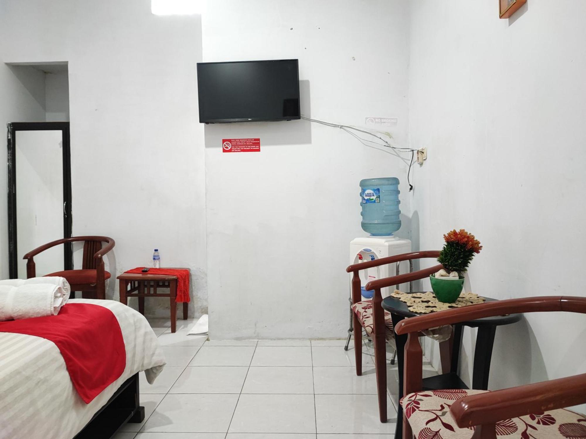 Reddoorz Syariah Near Universitas Batanghari Jambi Exterior photo