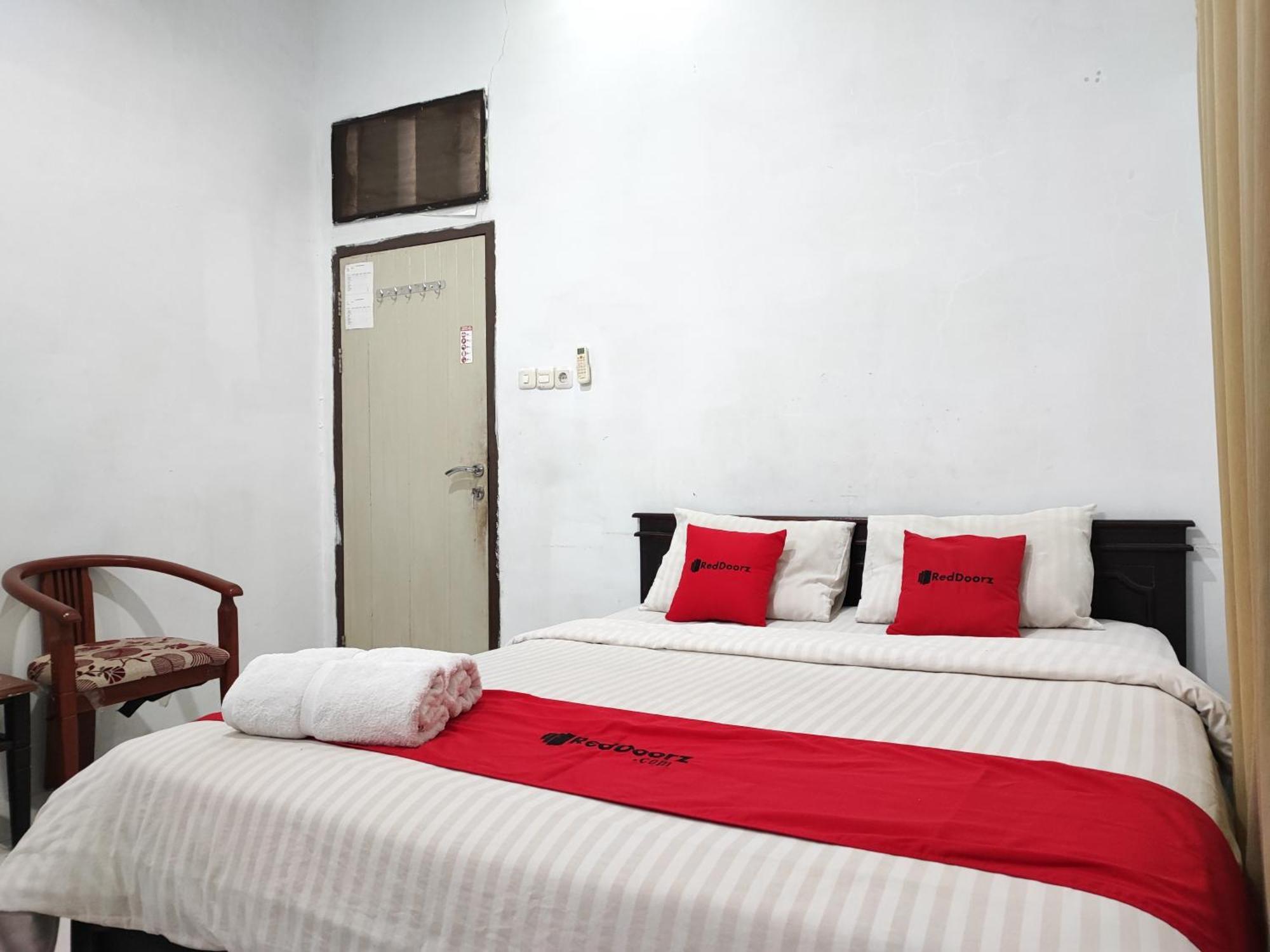 Reddoorz Syariah Near Universitas Batanghari Jambi Exterior photo