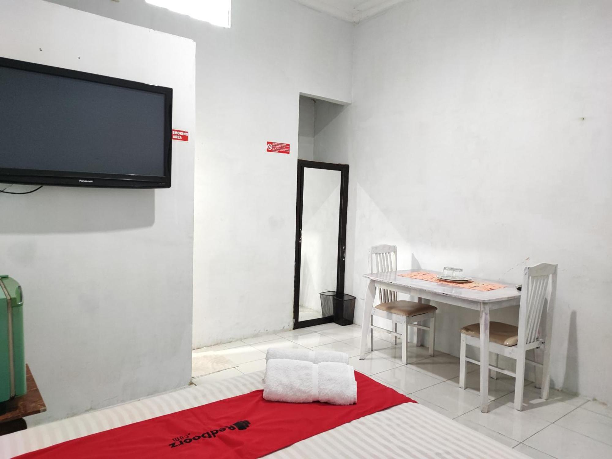 Reddoorz Syariah Near Universitas Batanghari Jambi Exterior photo