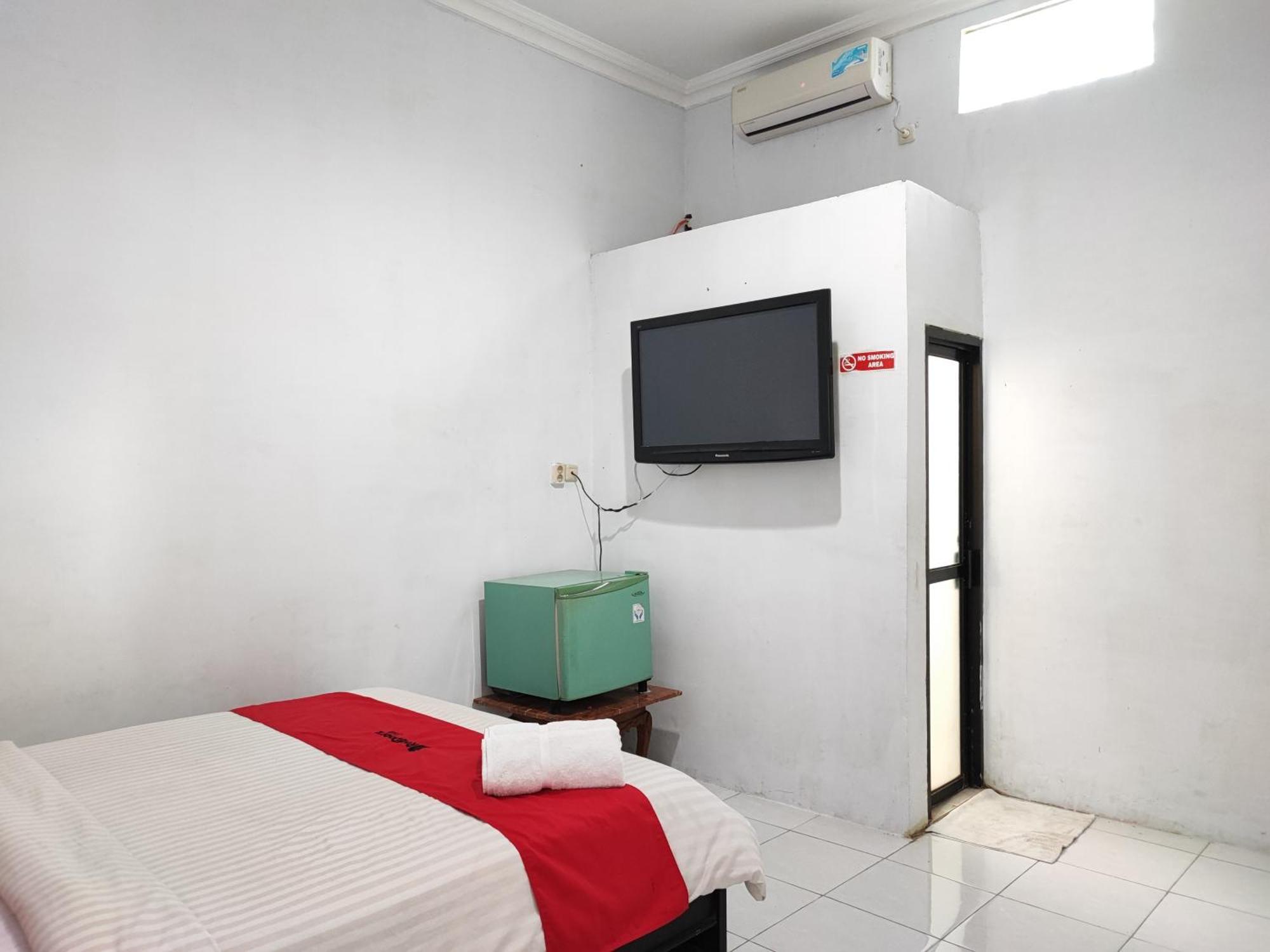Reddoorz Syariah Near Universitas Batanghari Jambi Exterior photo