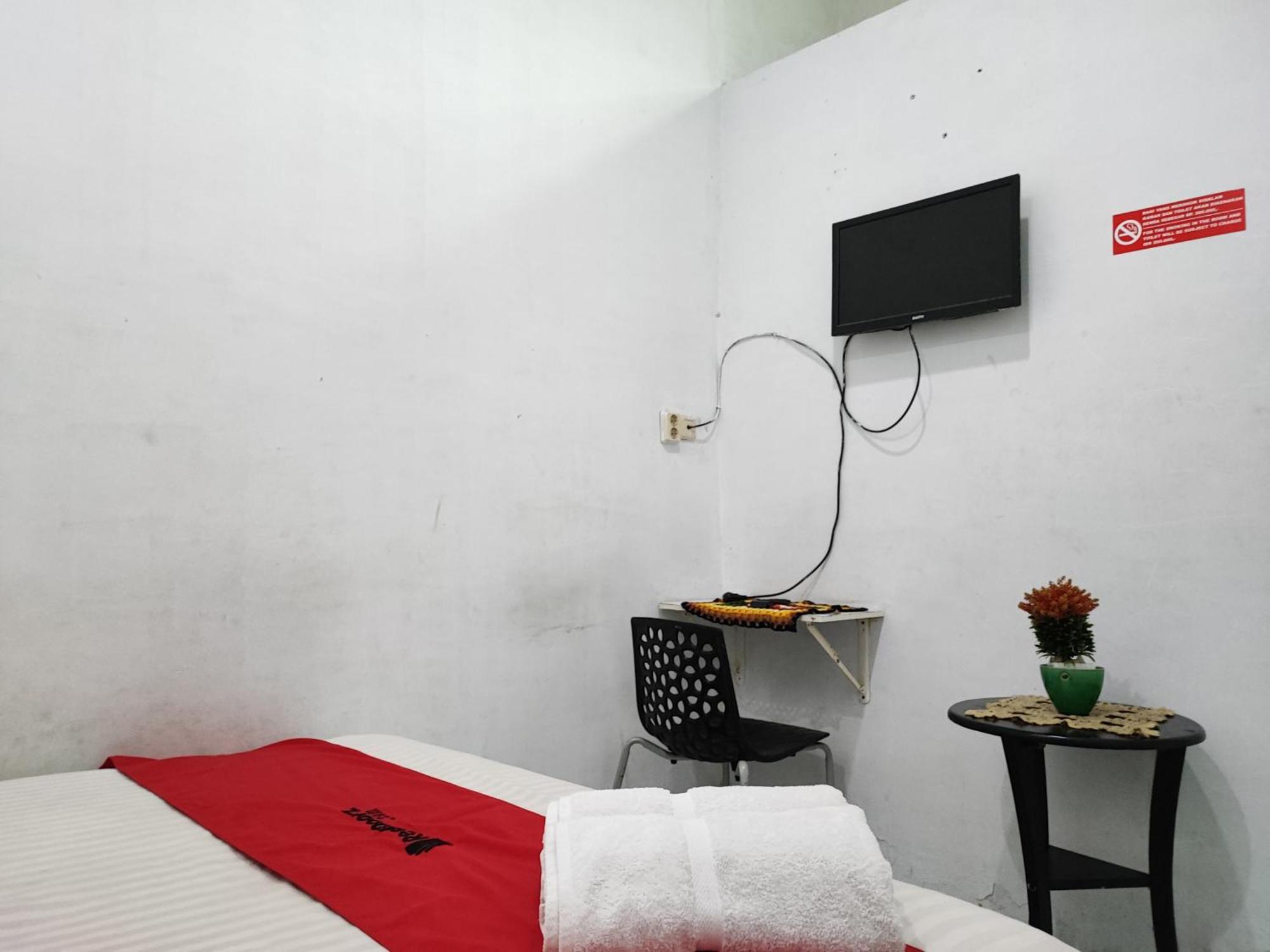 Reddoorz Syariah Near Universitas Batanghari Jambi Exterior photo