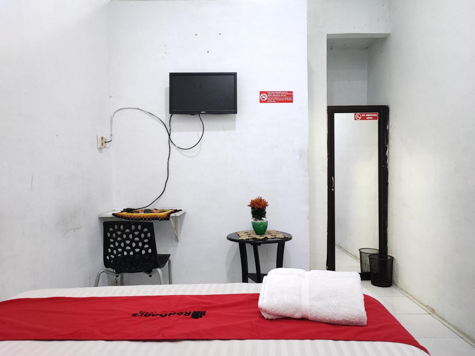 Reddoorz Syariah Near Universitas Batanghari Jambi Exterior photo